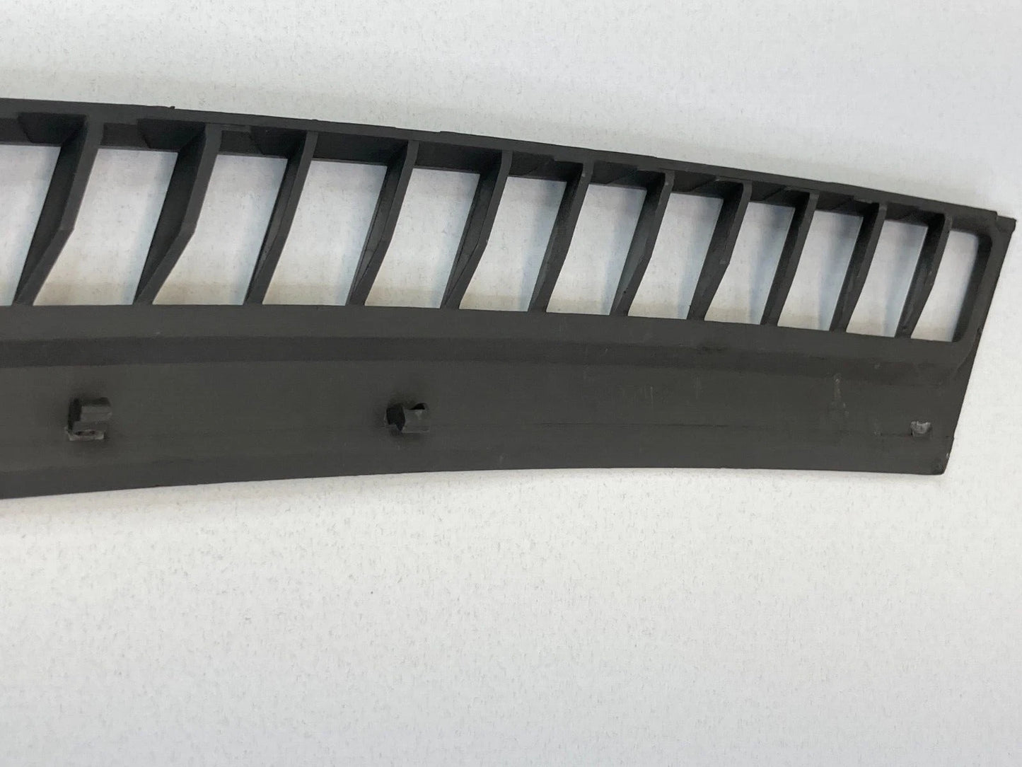2005-2007 JEEP GRAND CHEROKEE UPPER RIGHT DASH DEFROST VENT COVER 5JM66TRM