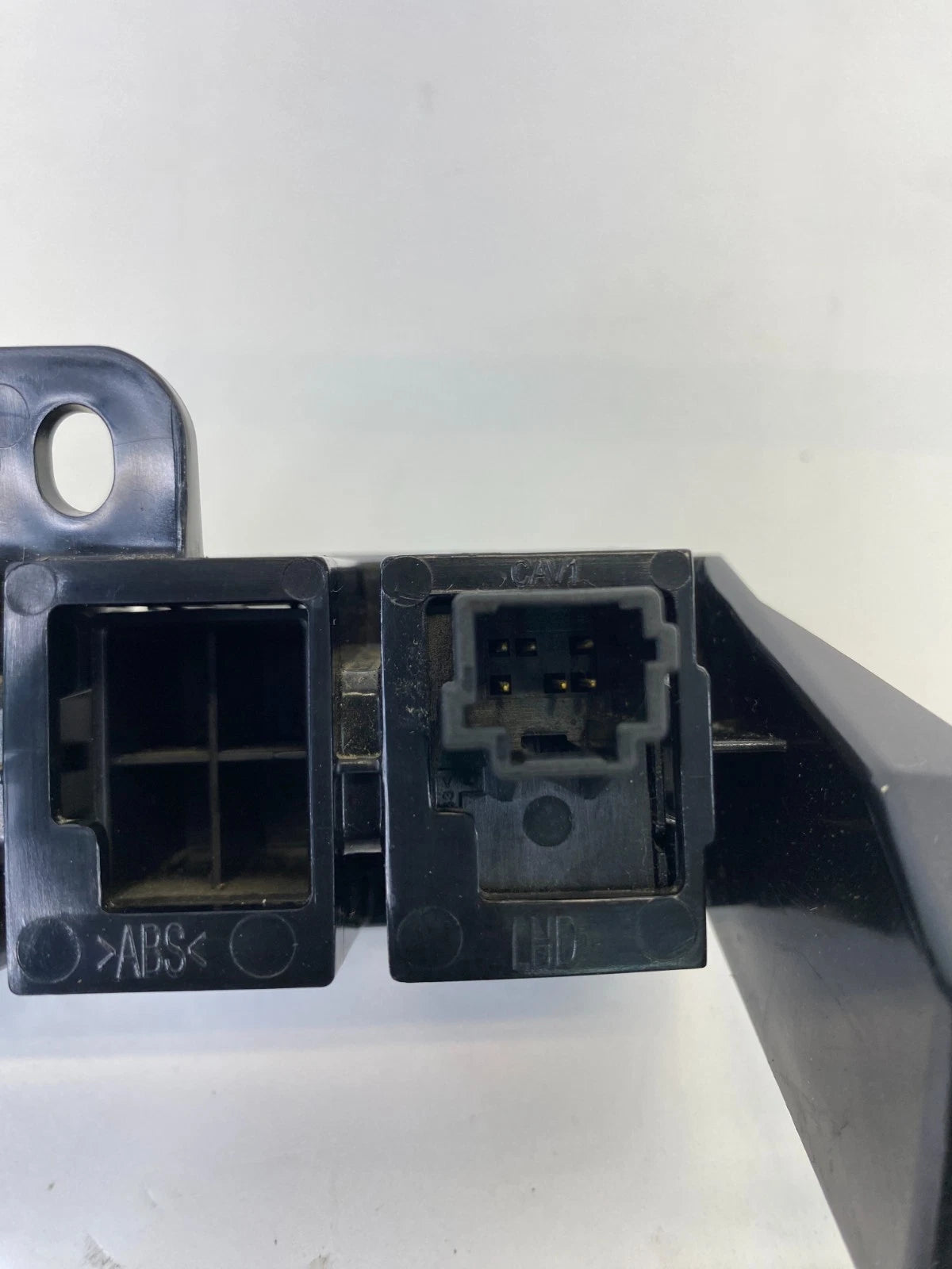 13-20 NISSAN PATHFINDER SWITCH PANEL POWER DOOR AND TRACTION W/TRUNK LIFGATE OEM