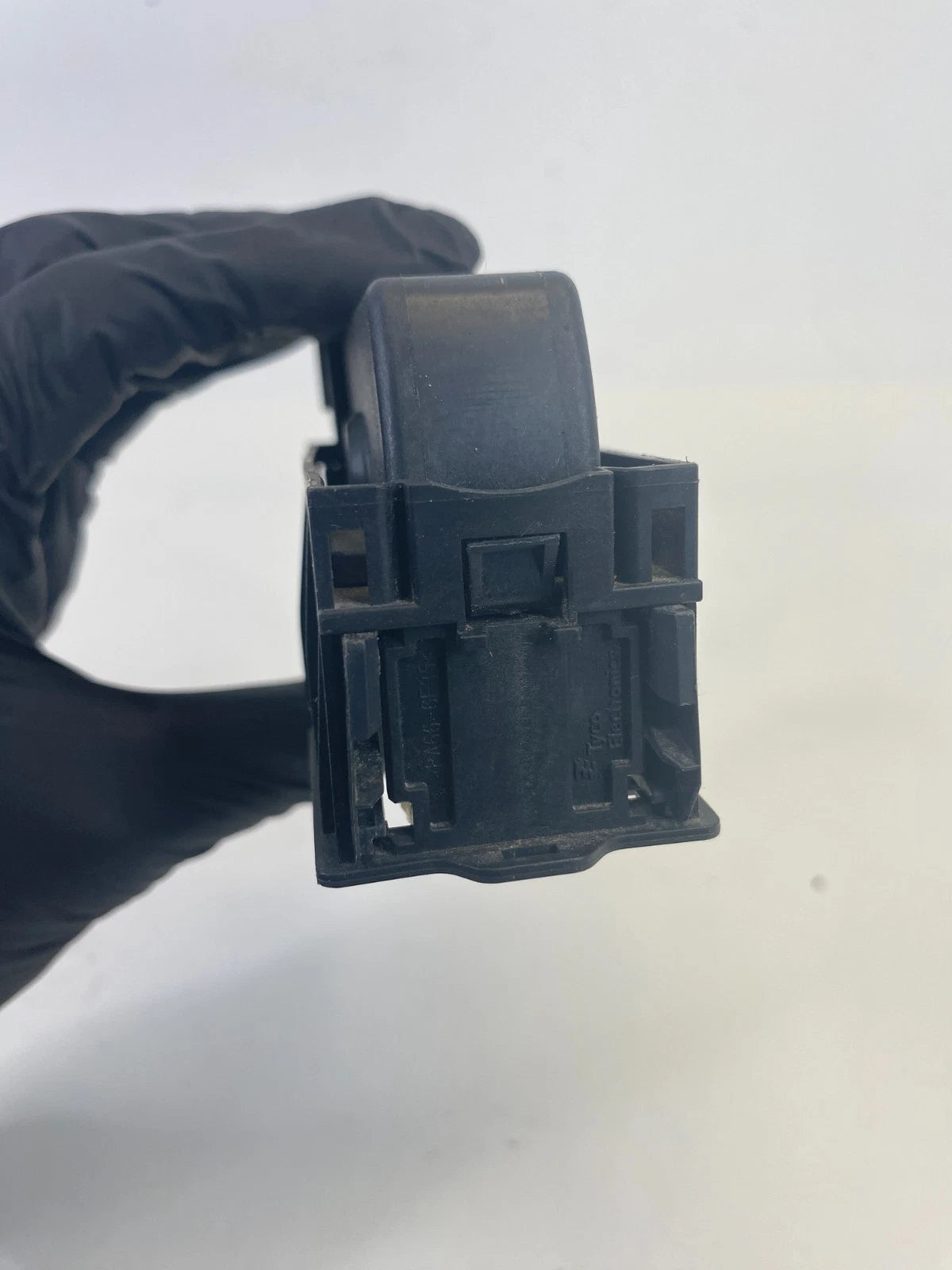 12 13 BUICK LACROSSE 3.6L AT ABS ANTI LOCK BRAKE PUMP PLUG CONNECTOR RELAY OEM