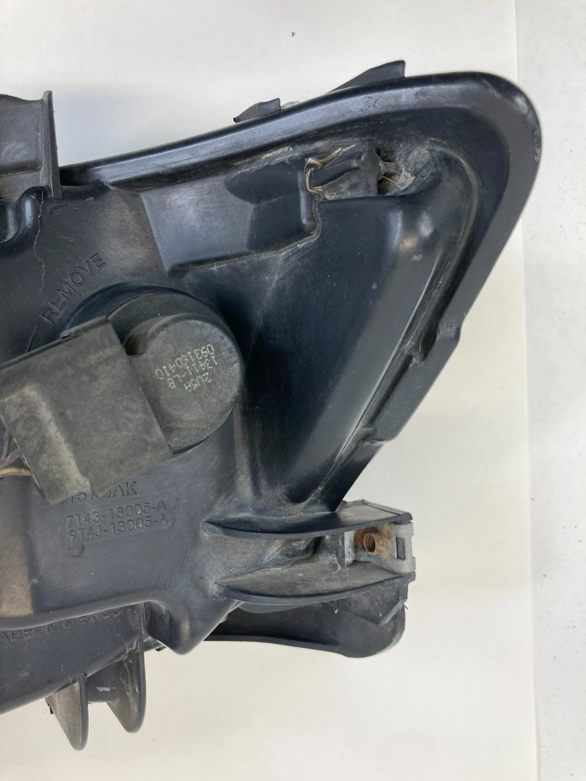 2007-2010 FORD EDGE RIGHT PASSENGER SIDE HEADLIGHT HEAD LAMP 9T4J-13005-A OEM