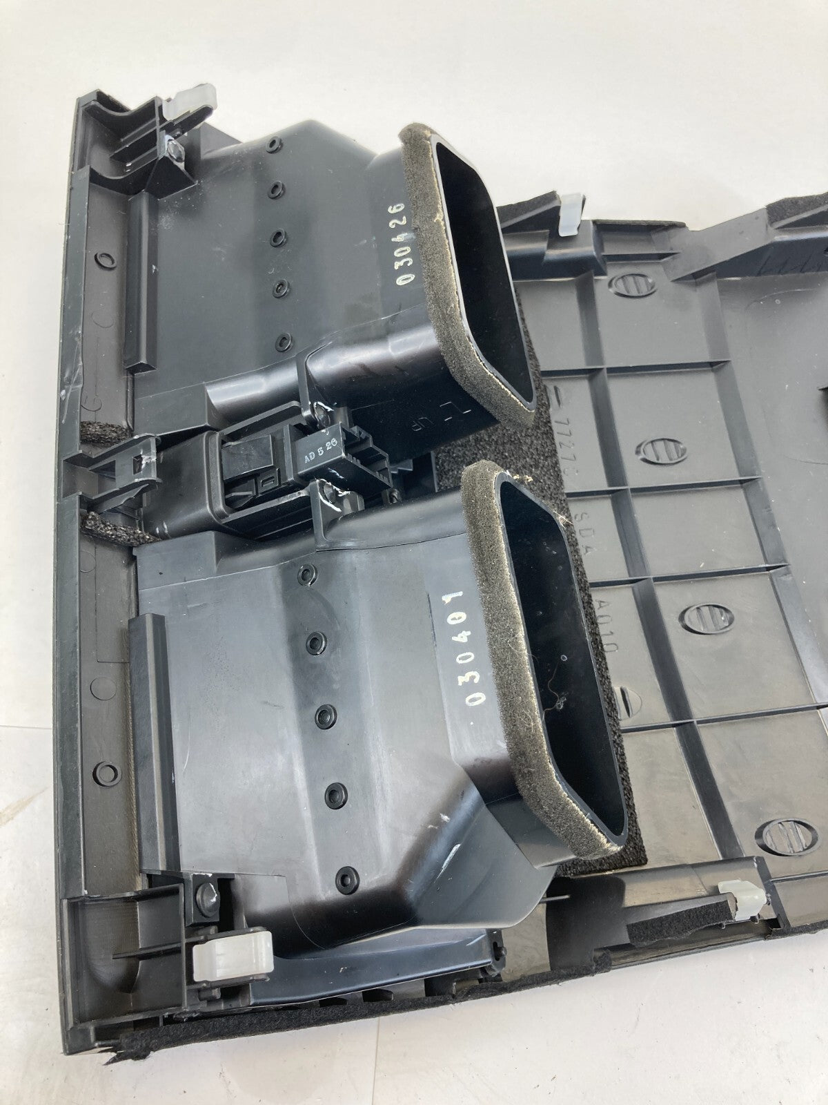 04-07 Honda Accord Dash Center Air Vent Trim w Hazard Switch 77270-SDA-A010