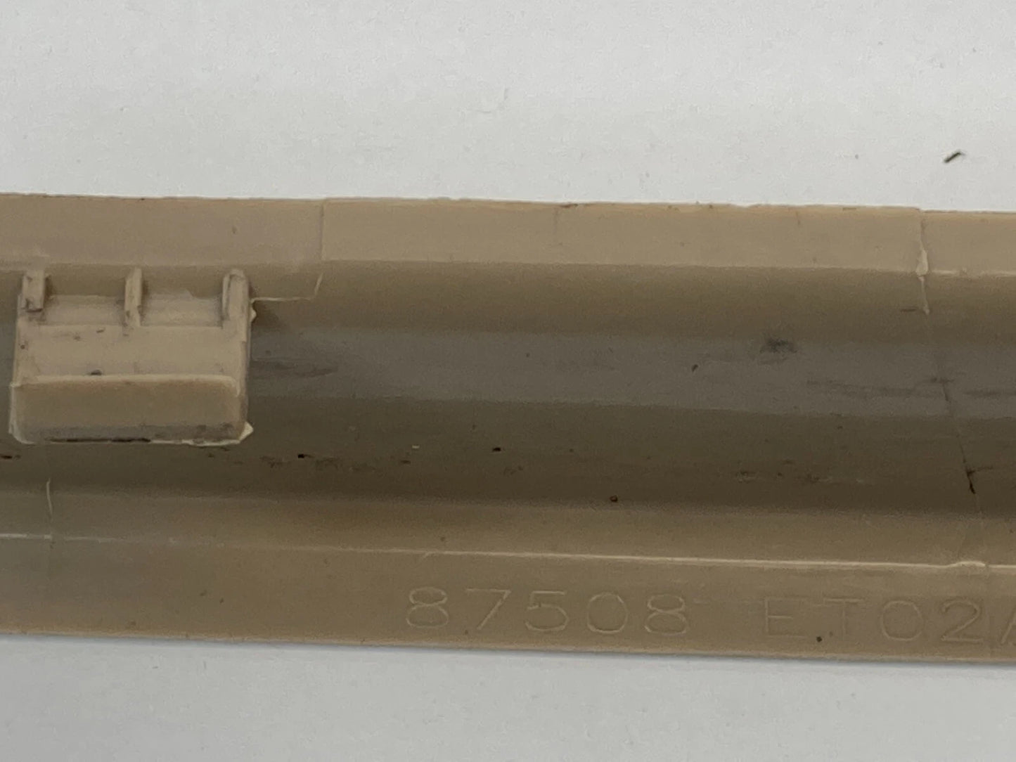 2007-2009 NISSAN SENTRA RIGHT INNER SIDE FRONT LEFT SEAT TRACK END COVER TRIM
