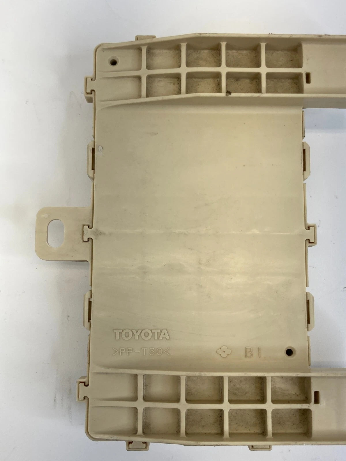 2004-2006 LEXUS RX330 3.3L V6 UNDER DASH FUSE BOX RELAY UNIT OEM