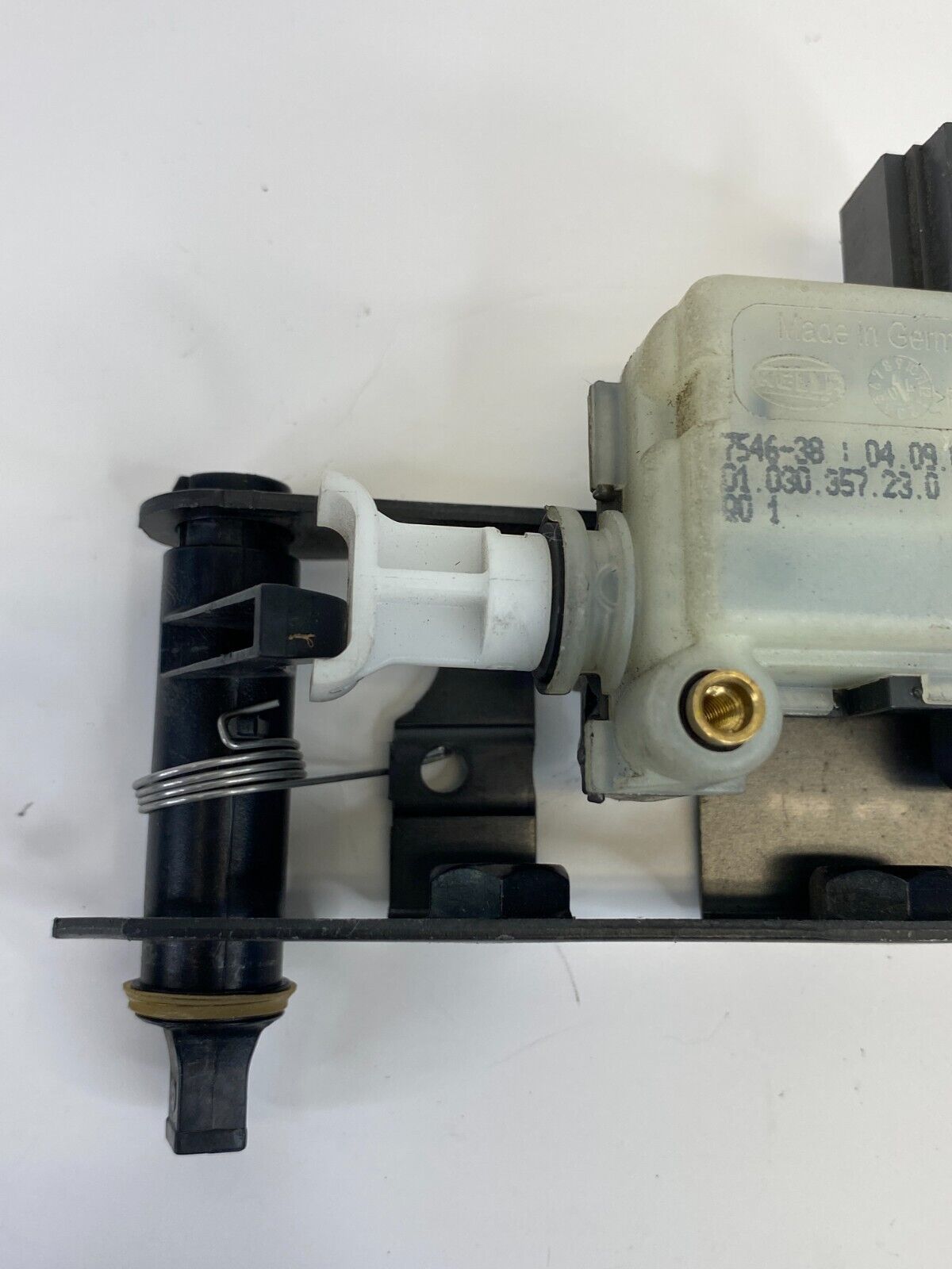 2003-2012 Land Rover Range Rover Trunk Left Tailgate Lock Latch Actuator Switch