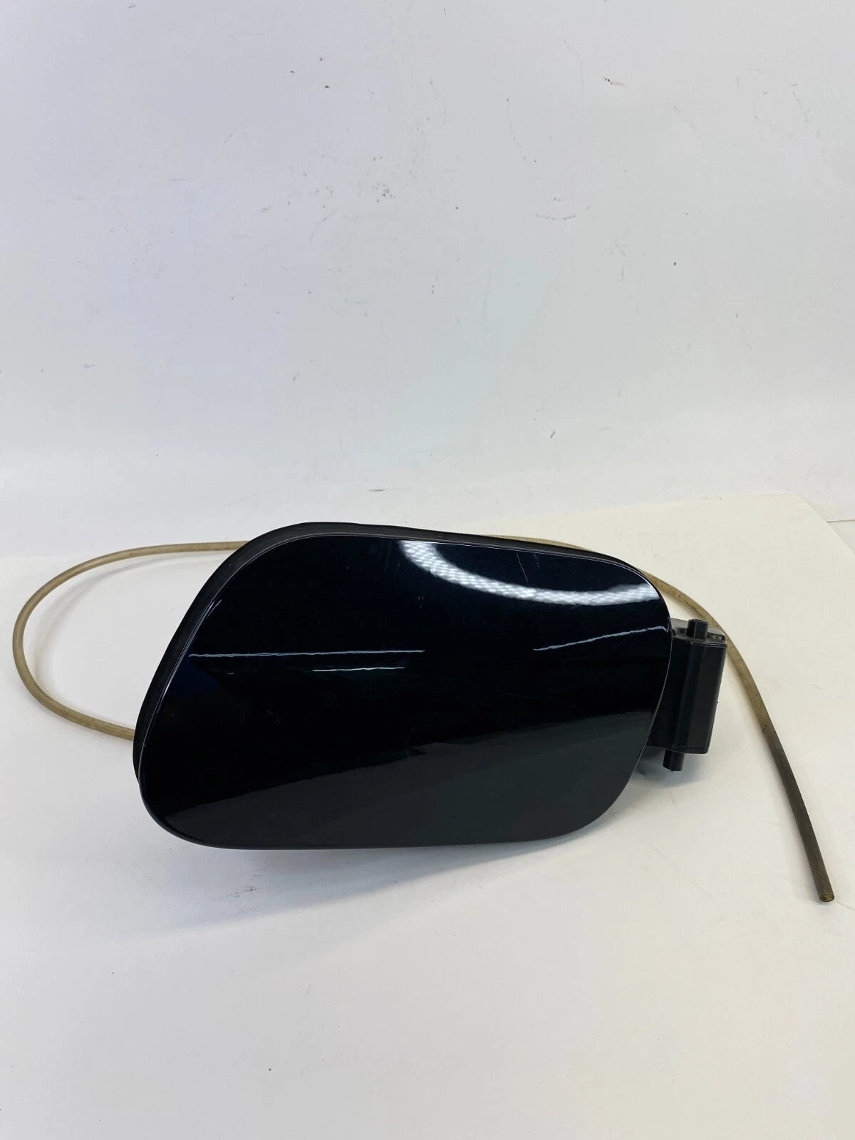 2011-2017 VOLKSWAGEN TOUAREG FUEL TANK DOOR FLAP REAR RIGHT SIDE OEM 7P6-809-857