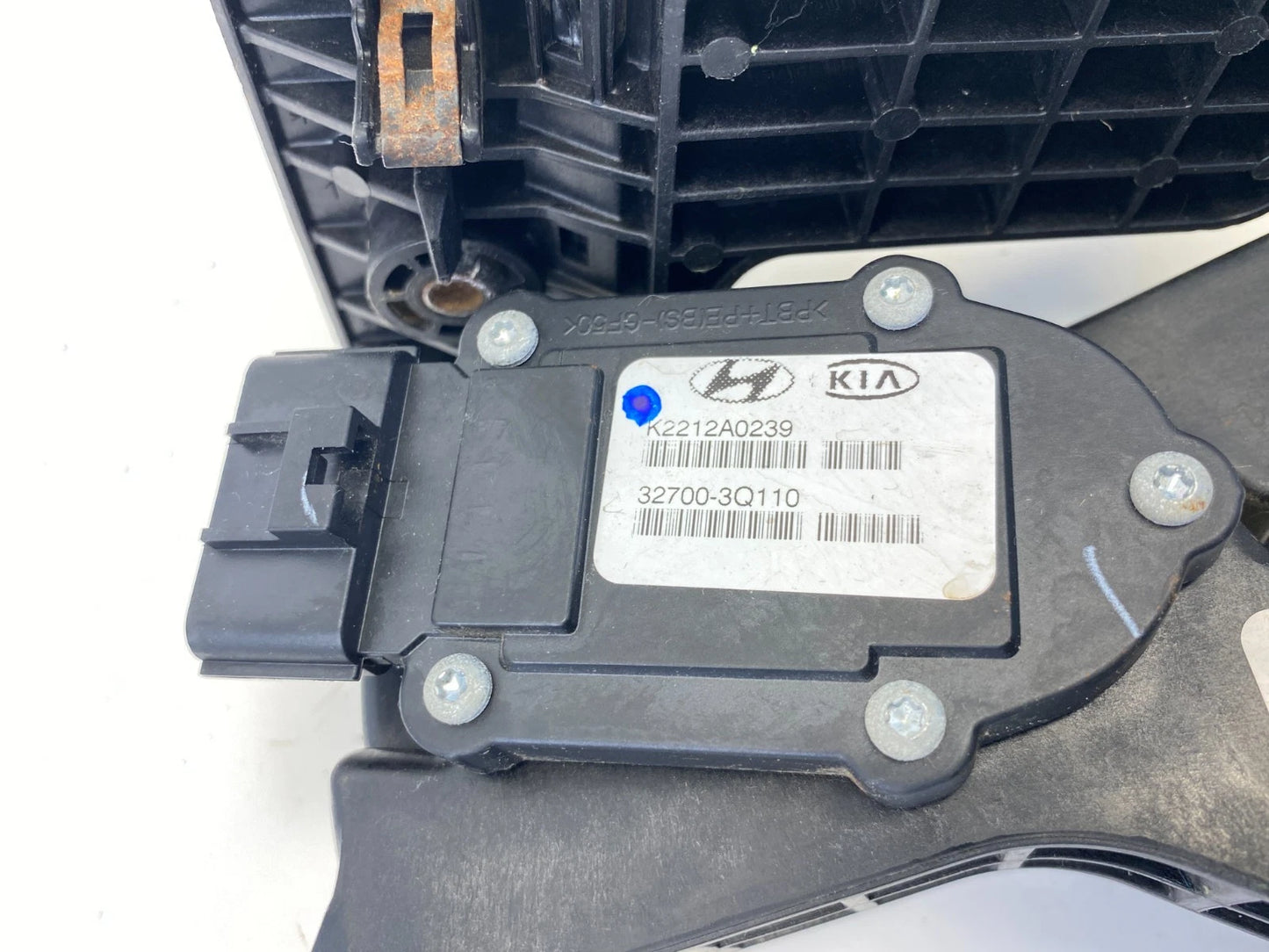 2011-2014 HYUNDAI SONATA GAS ACCELERATOR PEDAL SENSOR ASSEMBLY OEM 32700-3Q110