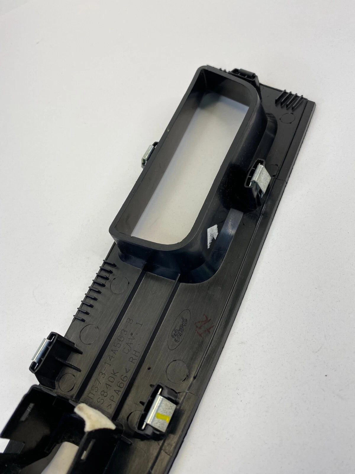 2013-2020 FORD FUSION FRONT RIGHT DOOR WINDOW SWITCH BEZEL DS73-14A563-B OEM