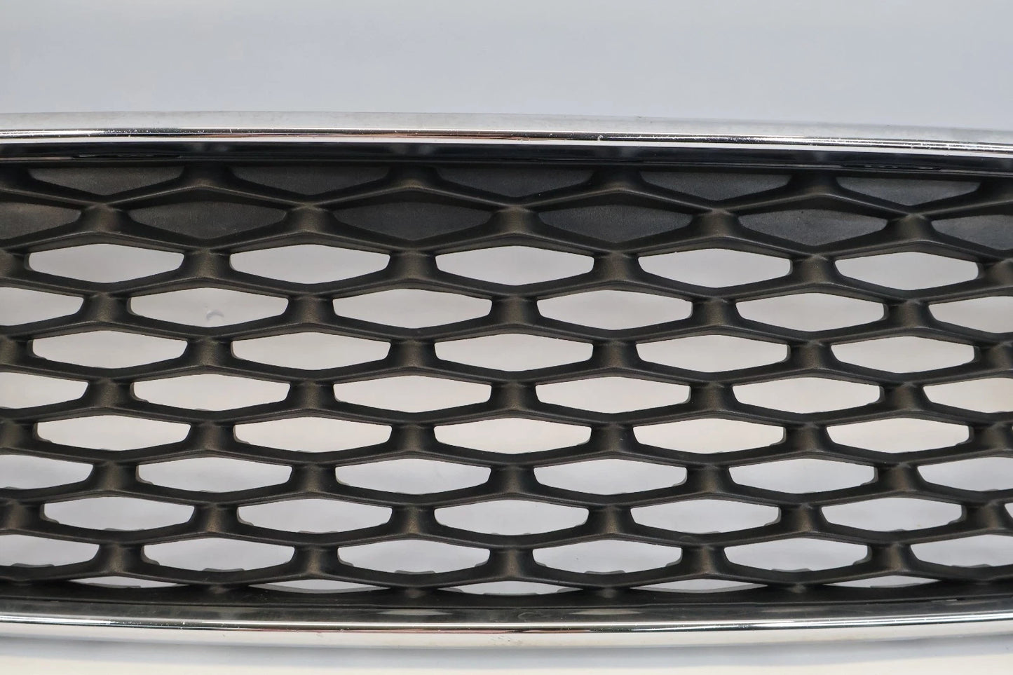 15-18 FORD FOCUS FRONT BUMPER UPPER RADIATOR GRILLE GRILL HONEYCOMB AFTERMARKET