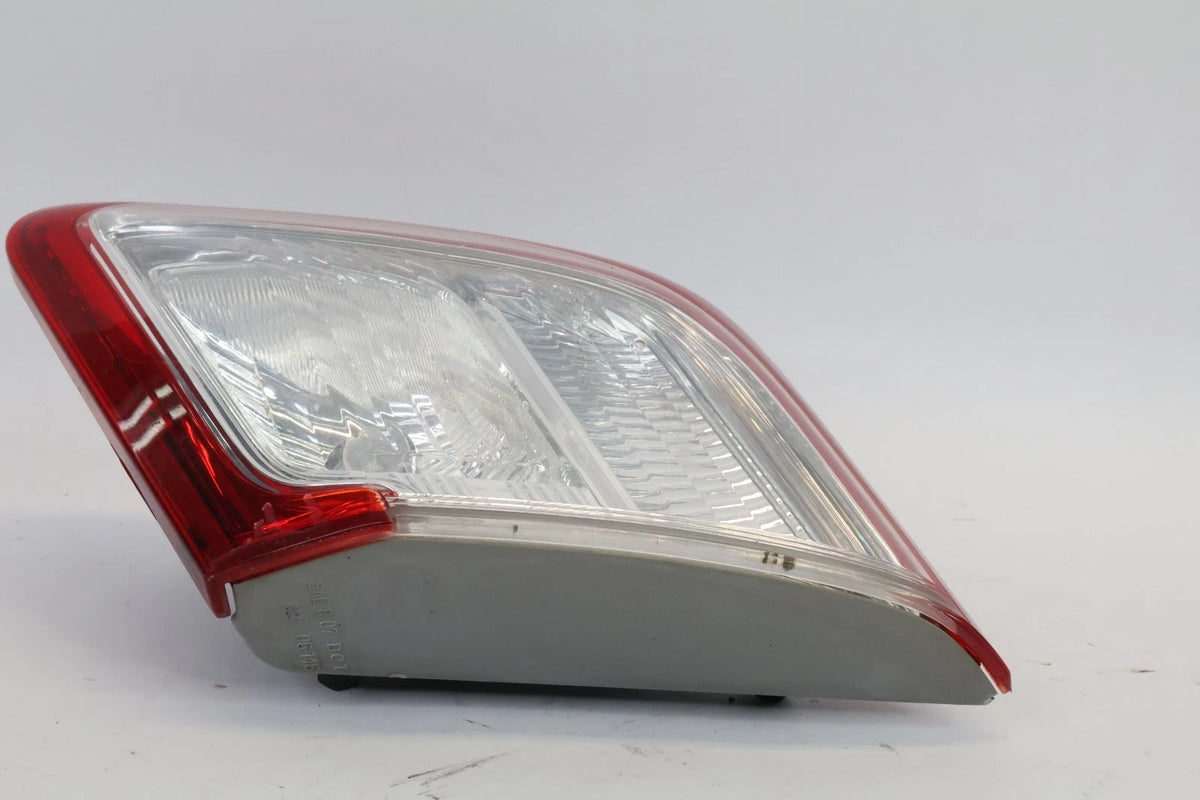 2010 2011 TOYOTA CAMRY REAR RIGHT TRUNK LID INNER TAILLIGHT BACKUP REVERSE LIGHT
