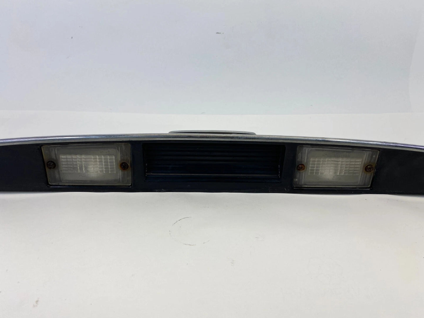 04-06 KIA SPECTRA REAR LID FINISH GARNISH LICENSE LIGHT PANEL MOLDING 925012F010