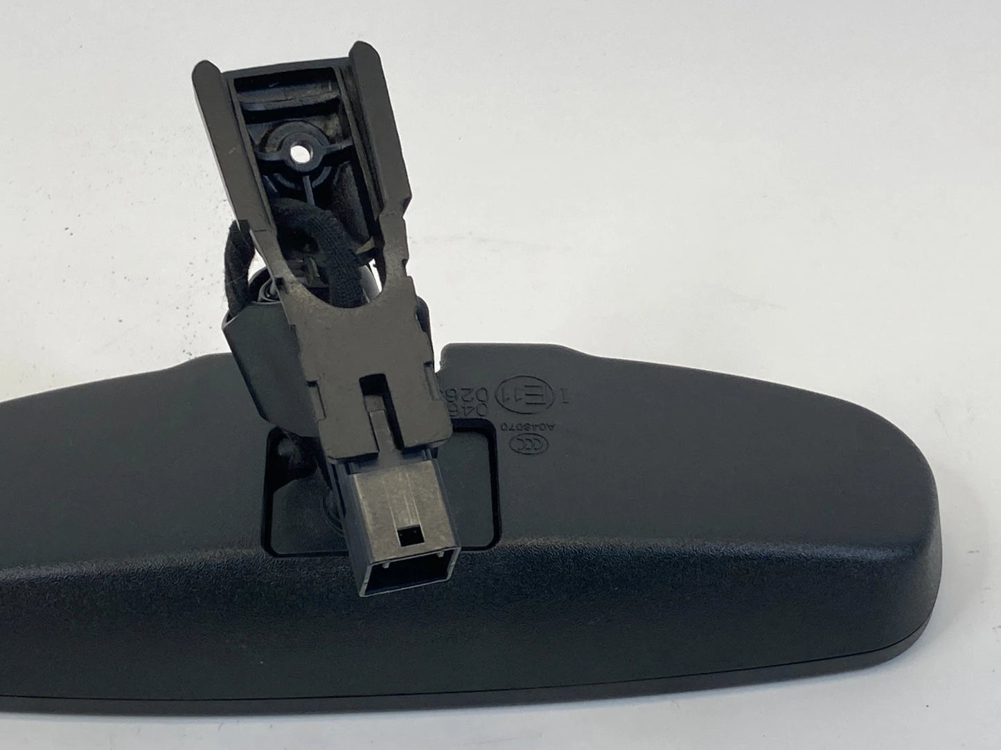 2015-2020 Chevrolet Trax Rear View Mirror w/Auto Dim & Onstar E11026391 OEM