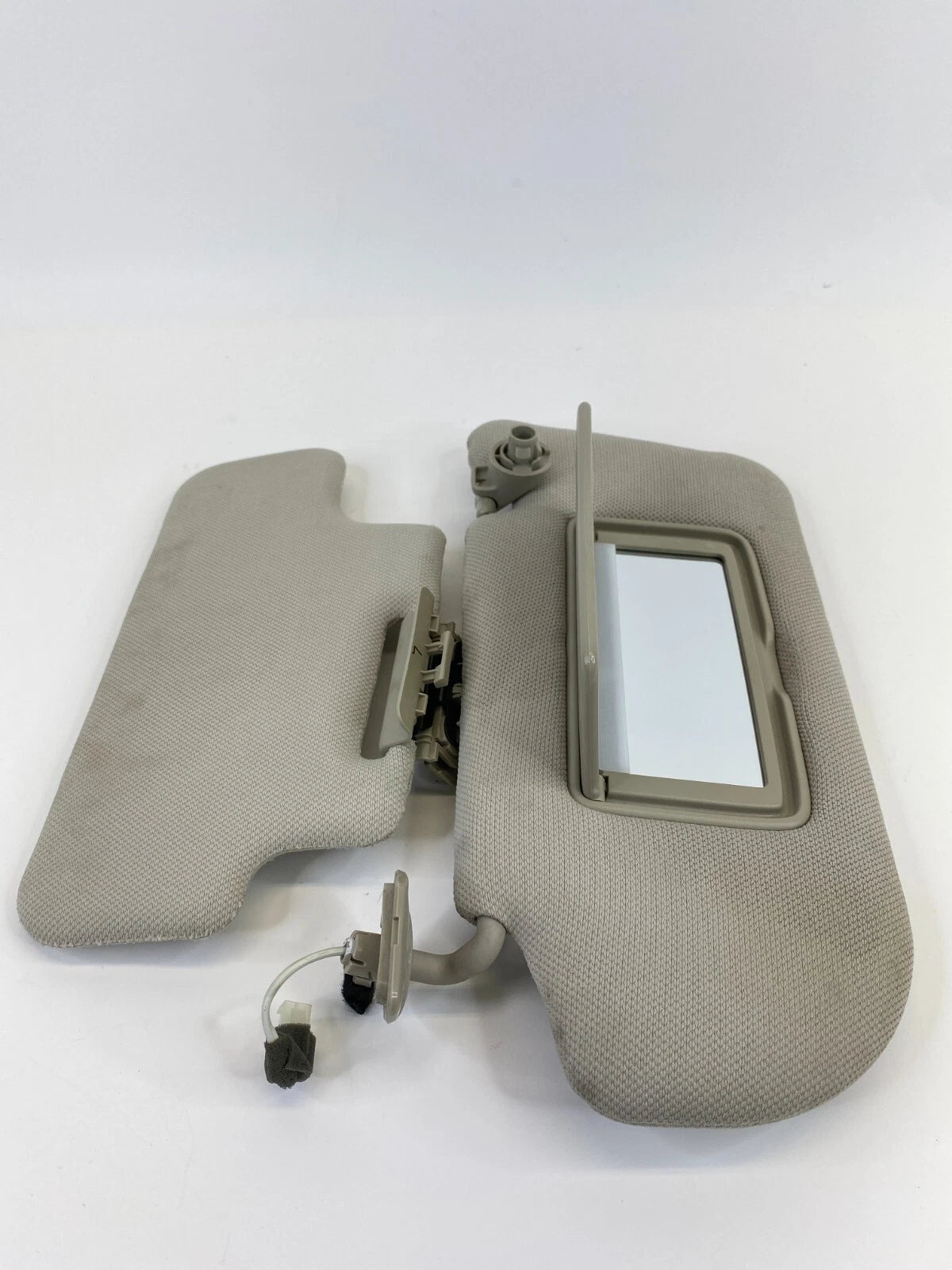 2006-2010 INFINITI M35 M45 LEFT DRIVER SUNVISOR SUN VISOR SHADE OEM
