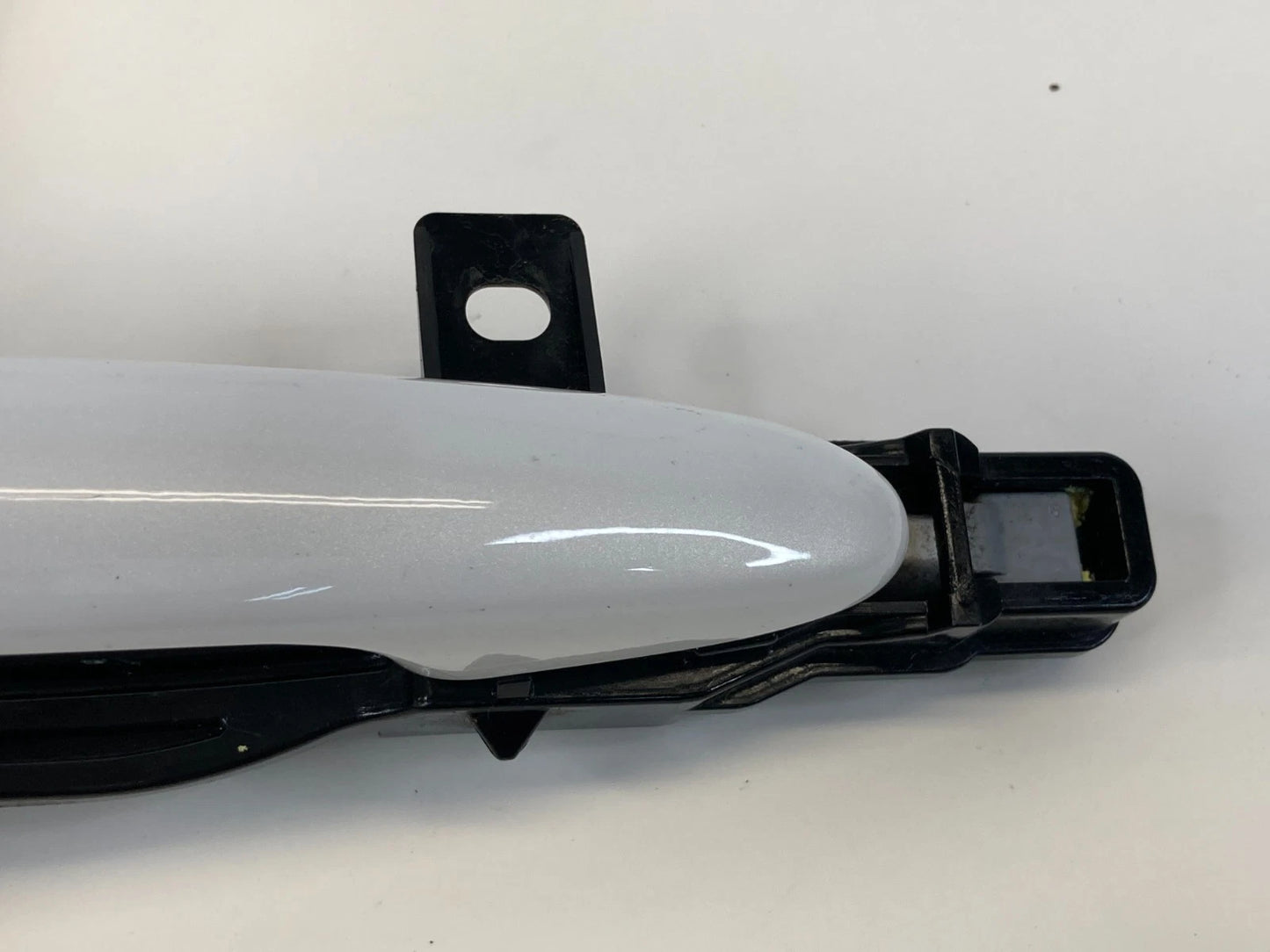 2010-2013 MAZDA 3 FRONT LEFT DRIVER SIDE EXTERIOR OUTER DOOR HANDLE OEM