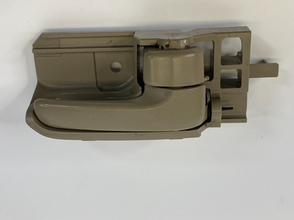 2003-2008 Toyota Corolla Front Right Side Interior Inner Door Handle 69273-02020