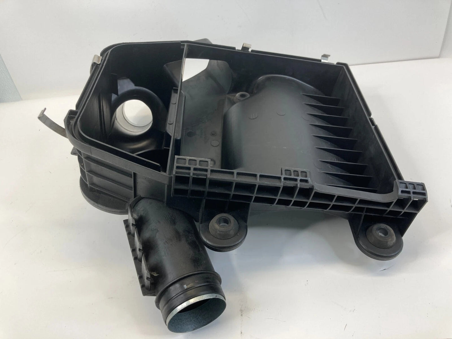 2009-2010 BMW 535I XDRIVE AIR CLEANER FILTER BOX INTAKE LOWER 13717556547 OEM