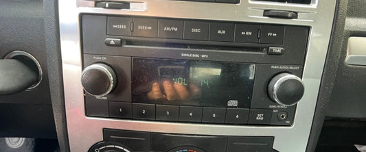 08-10 CHRYSLER 300 COMMANDER AM FM CD PLAYER AUX RADIO RECEIVER P05091111AC OEM