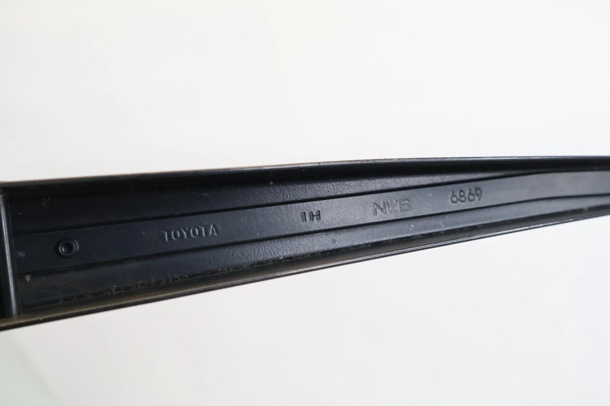 2004-2009 TOYOTA PRIUS FRONT LEFT AND RIGHT WINDSHIELD WIPER ARM PAIR SET