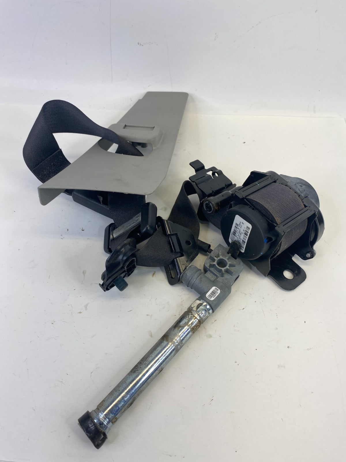 11-15 Buick Enclave Front Right Passenger Side Seat Belt Retractor Assy 15903263