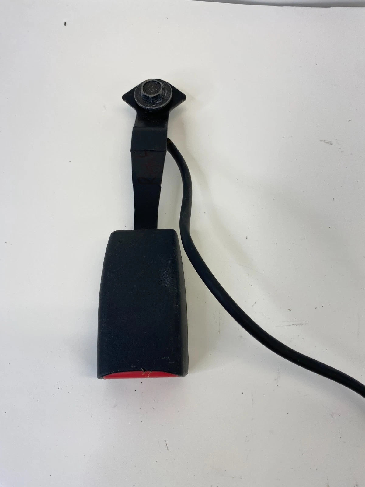 2010 MAZDA 3 MAZDA3 FRONT RIGHT PASSENGER SIDE SEAT BELT BUCKLE RECEIVER OEM