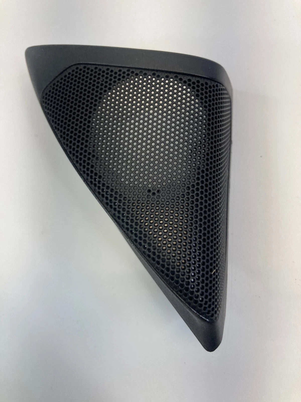 2011-2017 BUICK REGAL FRONT LEFT DOOR SPEAKER CORNER COVER TRIM BEZEL OEM