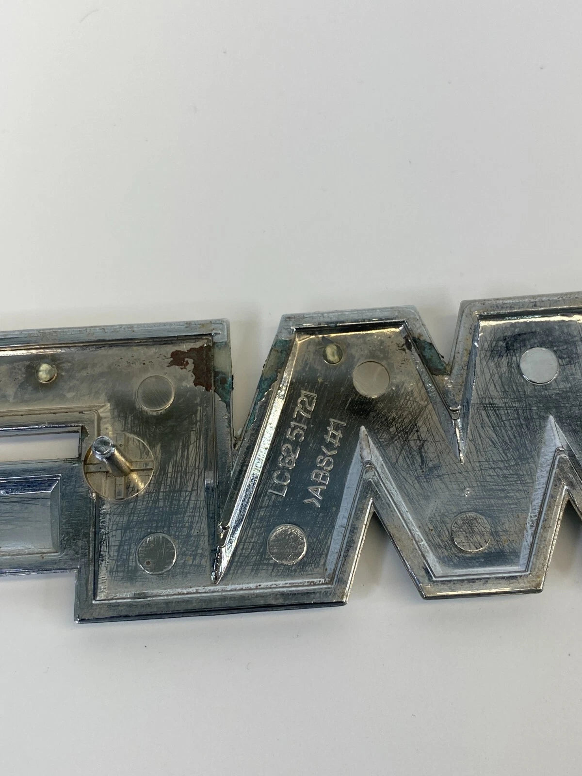 00-06 MAZDA MPV TRUNK DECK LID NAME NAMEPLATE BADGE LOGO SYMBOL LC6251721 OEM