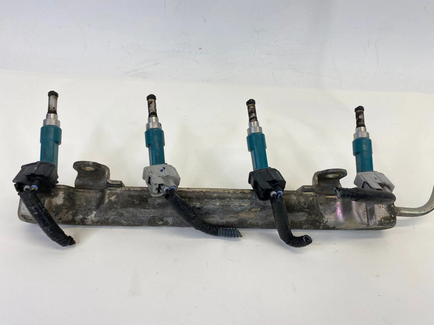 10-15 TOYOTA PRIUS 1.8L L4 AT HYBRID ENGINE FUEL INJECTOR RAIL DELIVERY PIPE OEM