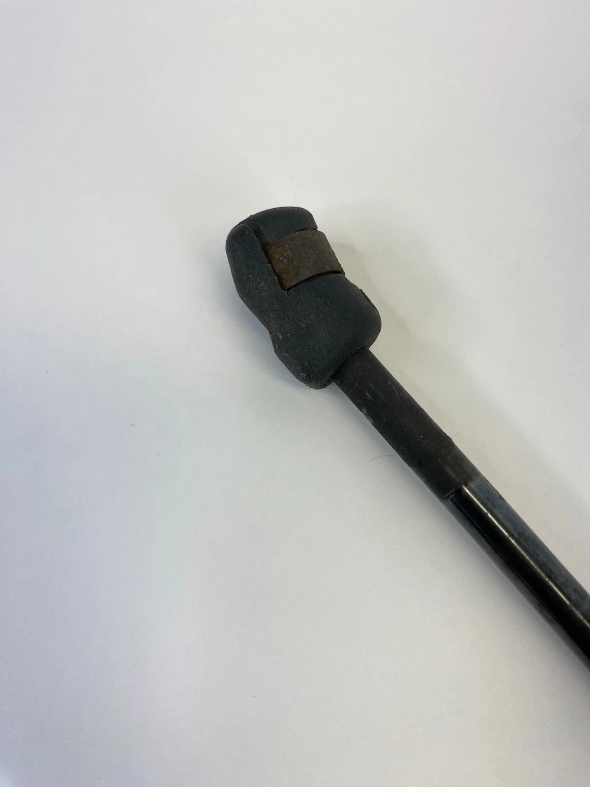 1998-2010 VOLKSWAGEN BEETLE FRONT RIGHT HOOD LID STRUT LIFT SUPPORT OEM