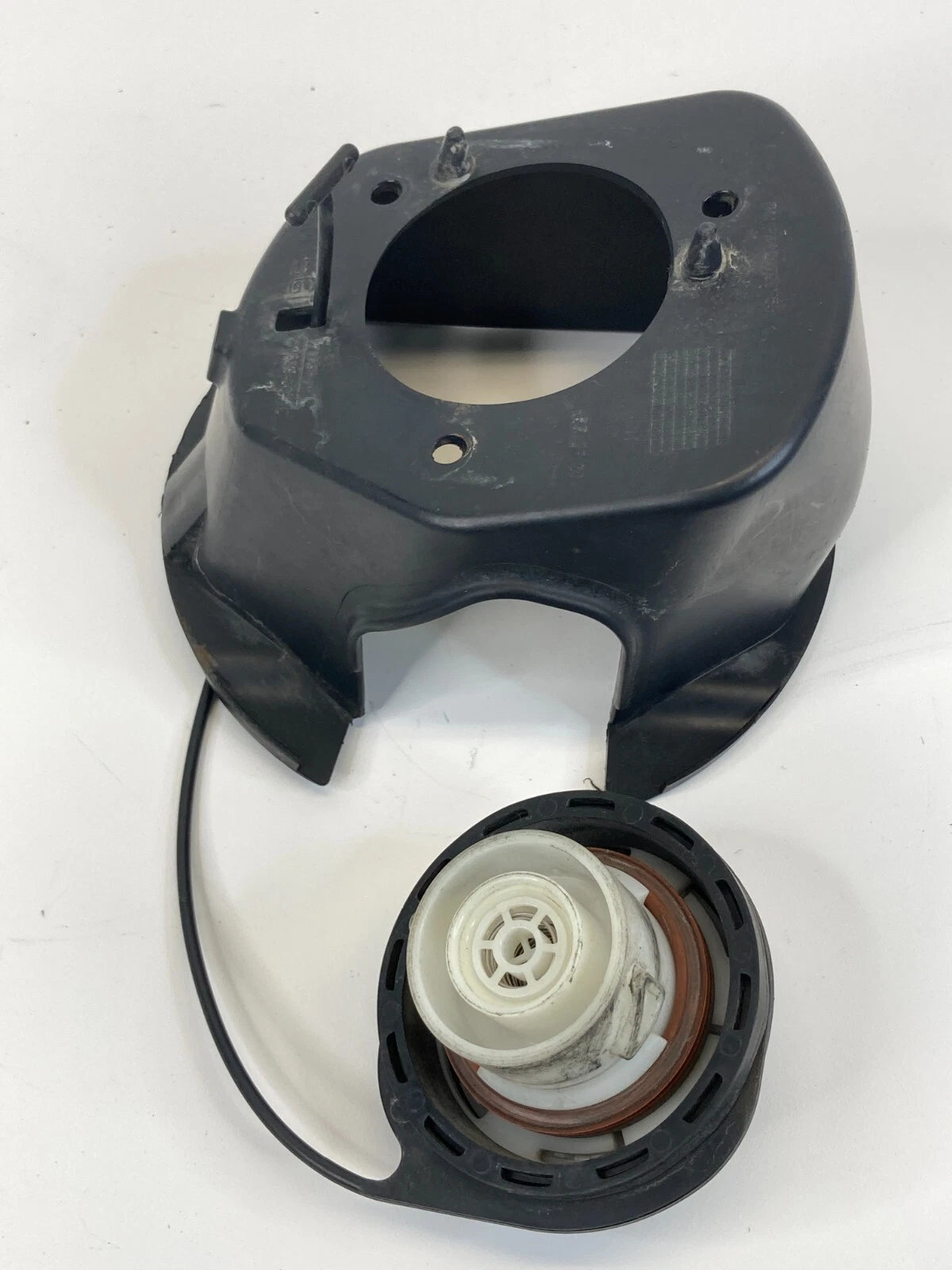 2009 2010 CHEVROLET TRAVERSE FUEL TANK FILLER GAS CAP TOP COVER & HOUSING OEM