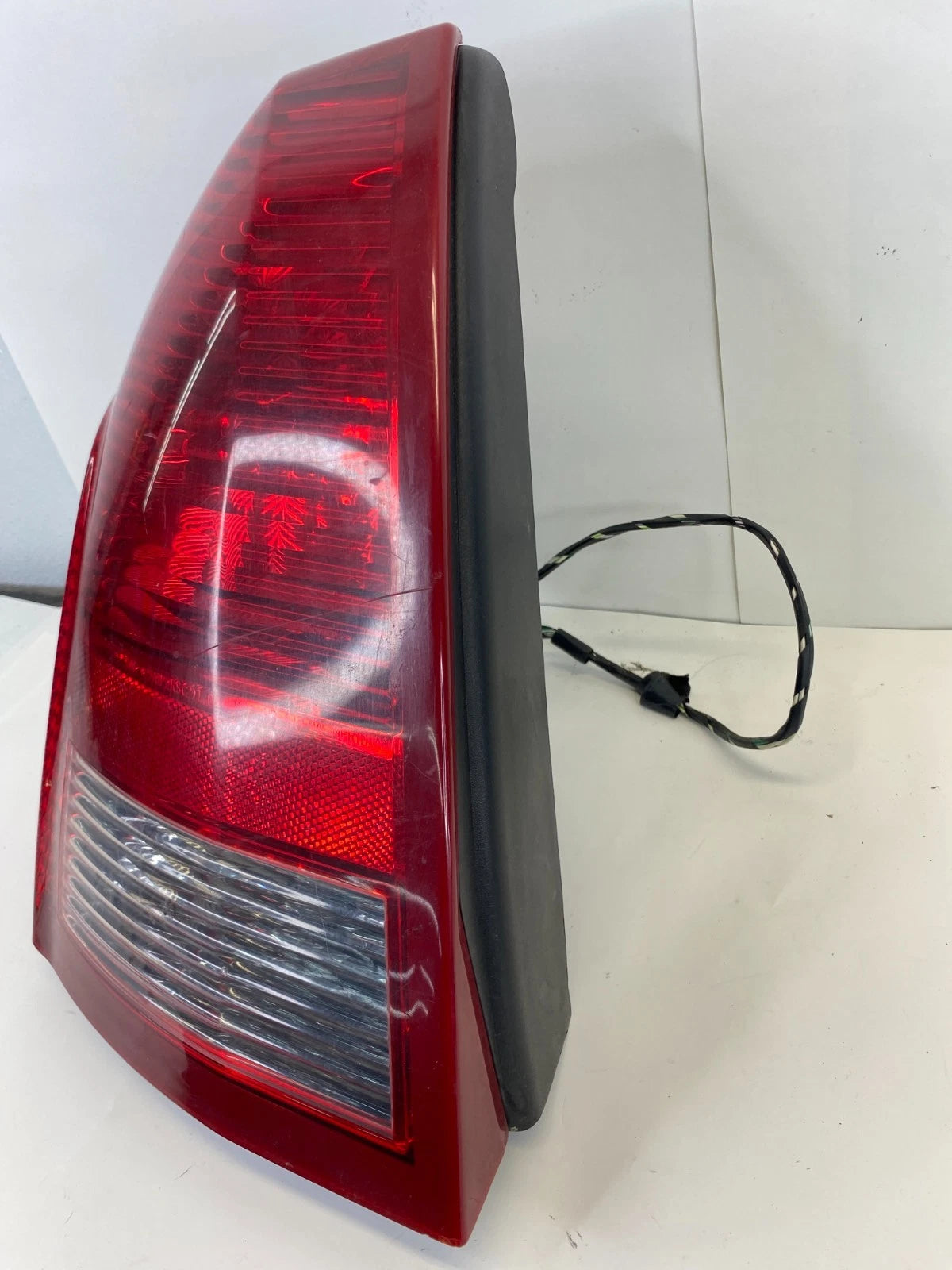 2005-2007 CHRYSLER 300 REAR BRAKE STOP TAILLIGHT LAMP LEFT SIDE LH OEM FACTORY