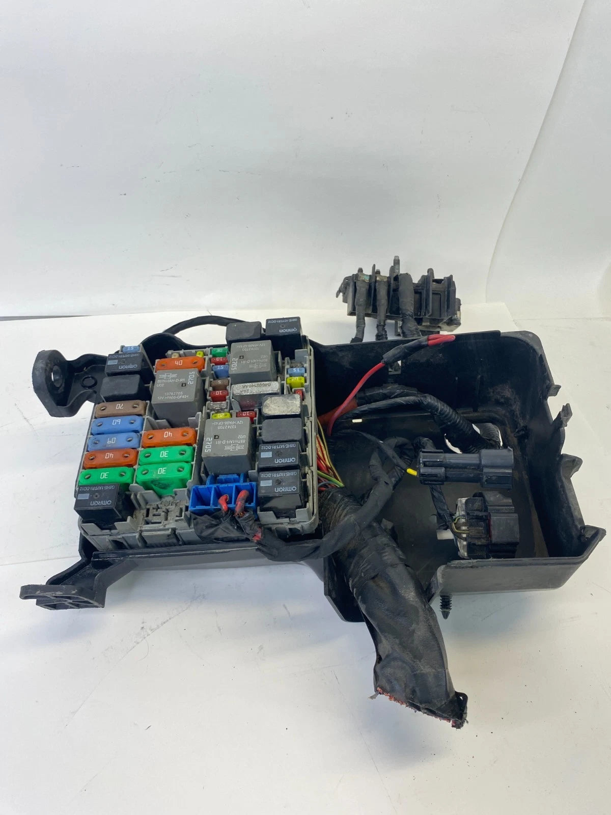 2013-2016 DODGE DART 2.4L ENGINE COMPARTMENT FUSE REALAY BOX W/ COVER OEM