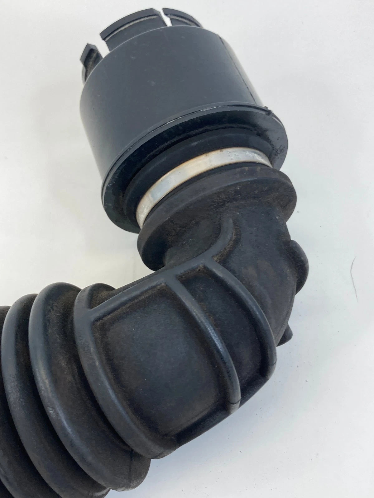 2015-2021 Chevrolet Trax 1.4L A/T Air Cleaner Outlet Duct Hose Assembly OEM