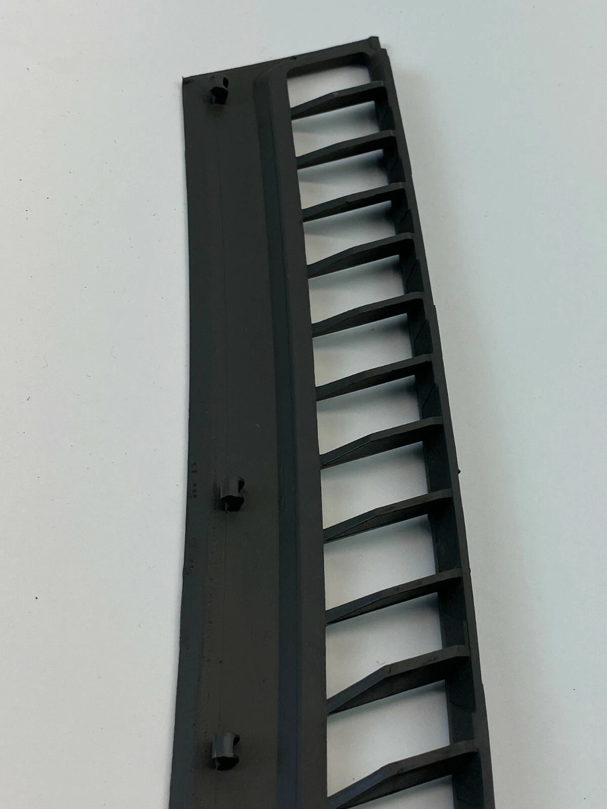 2005-2007 JEEP GRAND CHEROKEE UPPER LEFT DASH DEFROST GARNISH VENT COVER TRIM