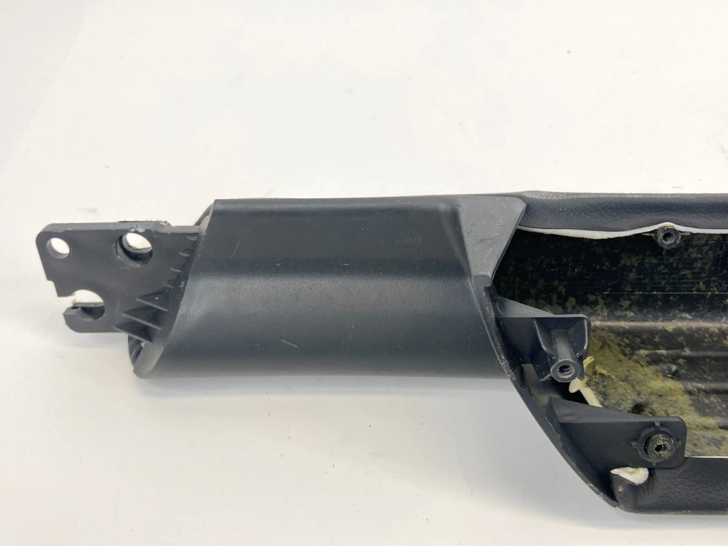 2010-2013 KIA FORTE DOOR ARMREST REAR RIGHT PASSENGER SIDE BLACK TRIM PANEL OEM