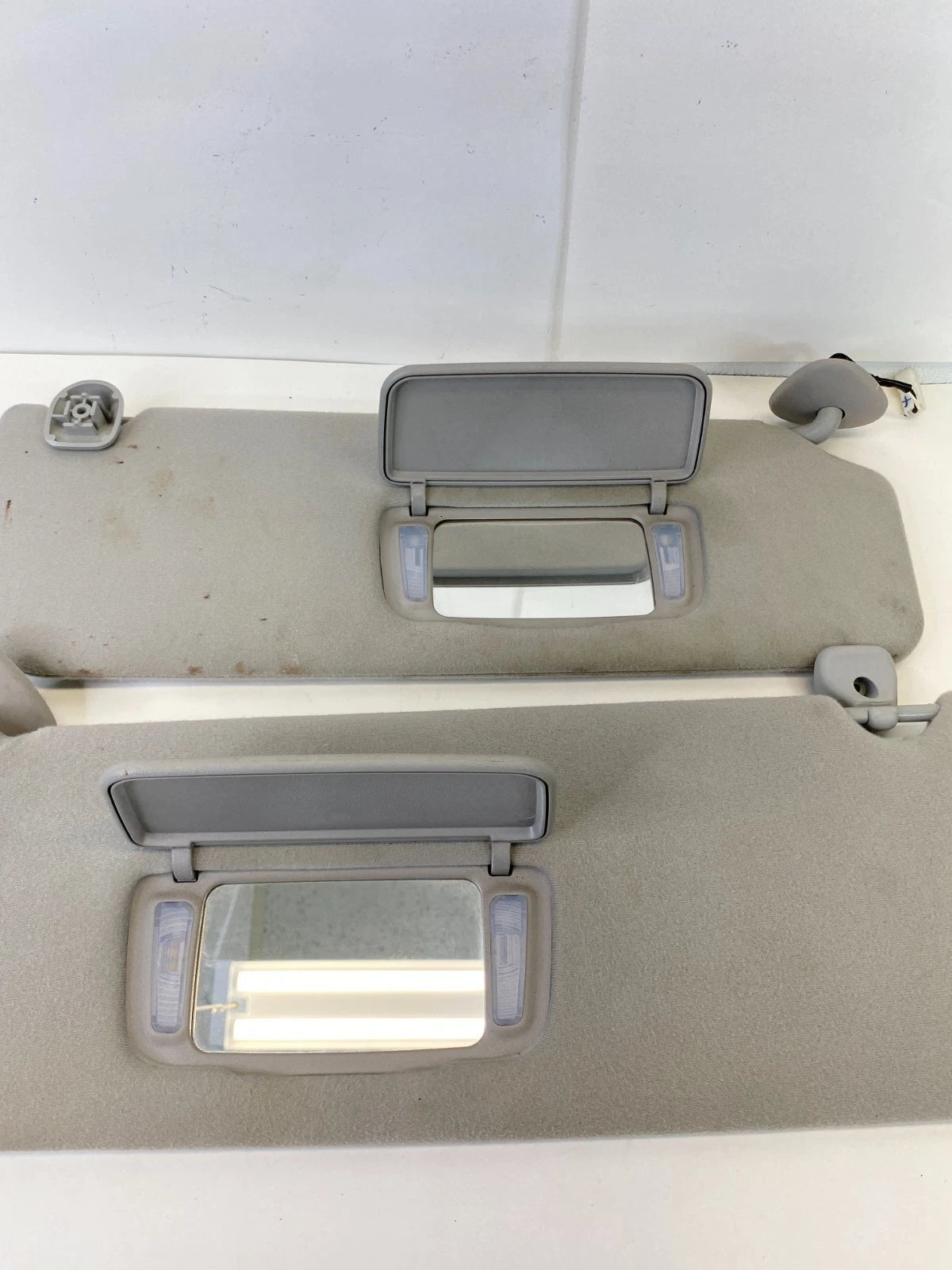 2005-2010 TOYOTA SIENNA LEFT & RIGHT SUNVISOR SUN VISOR SHADE PAIR SET OEM