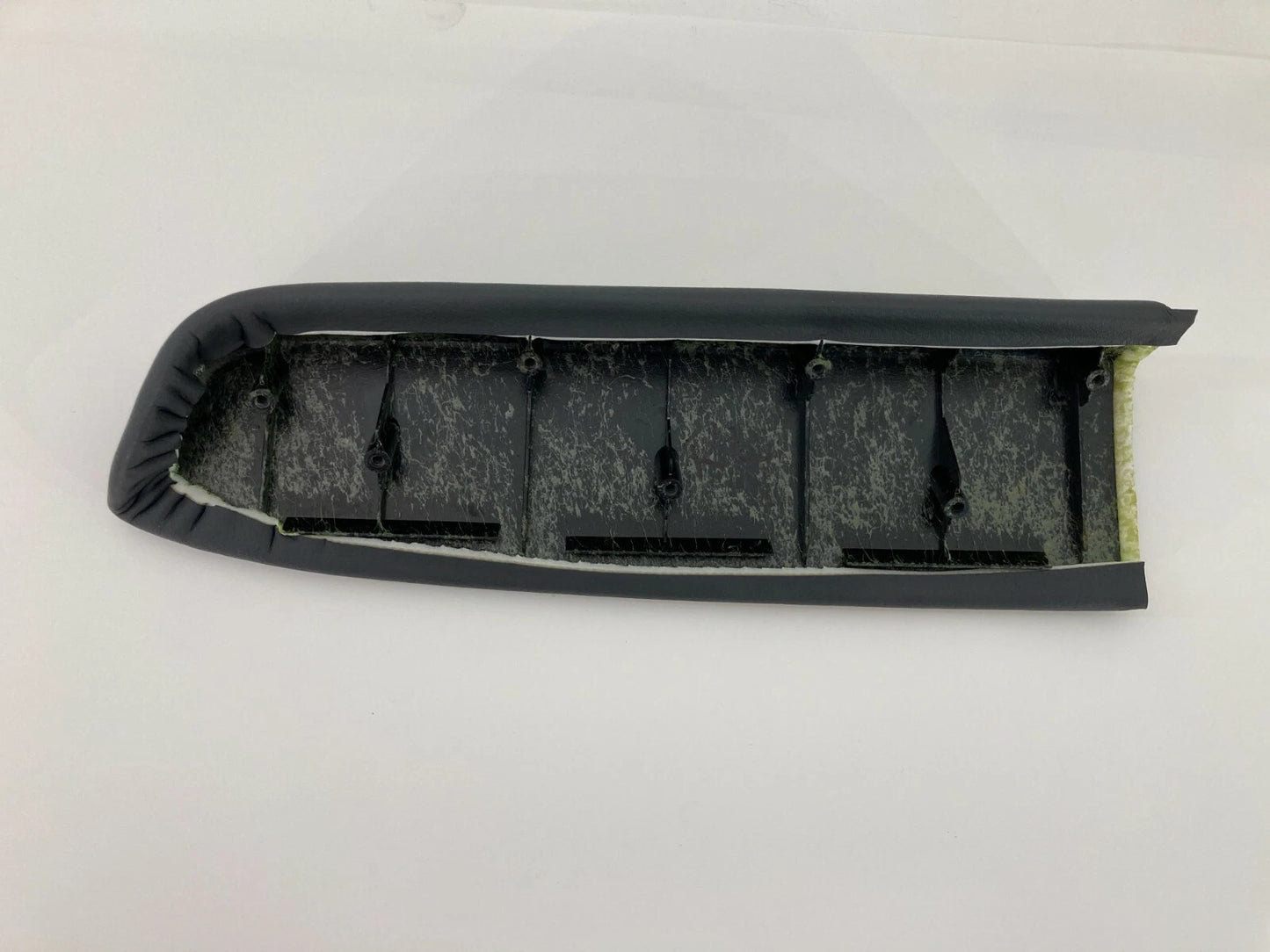 2003 KIA SORENTO REAR LEFT DRIVER SIDE DOOR PANEL ARMREST ARM REST OEM