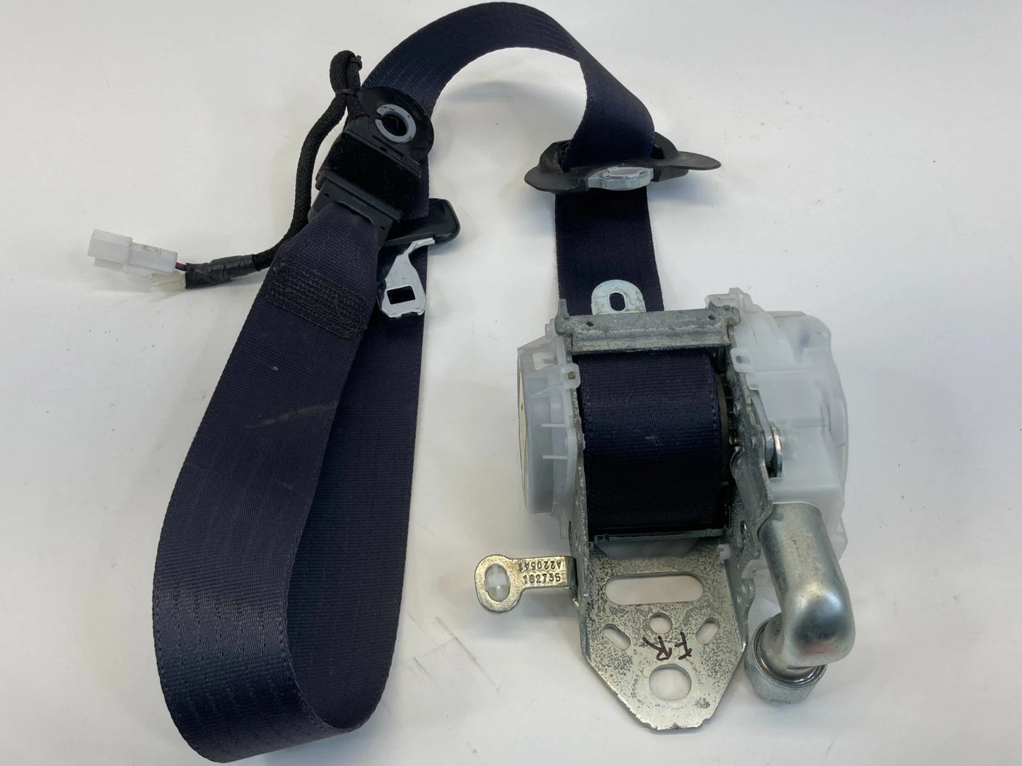 2009 2010 TOYOTA MATRIX FRONT RIGHT PASSENGER SIDE SEAT BELT RETRACTOR BLACK OEM