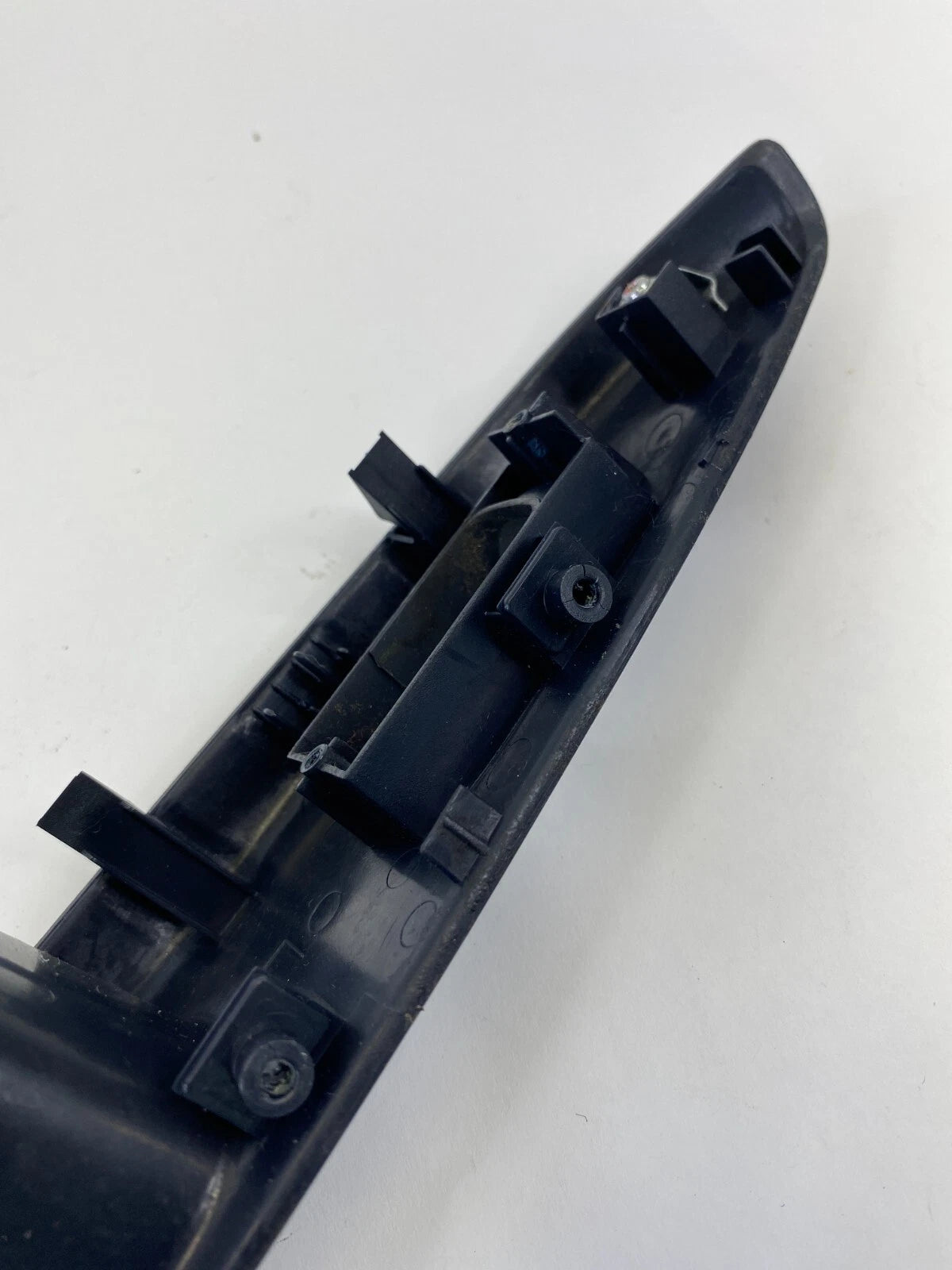 2006 2007 HYUNDAI ACCENT SEDAN REAR LEFT DOOR WINDOW SWITCH BEZEL 83710-1E010