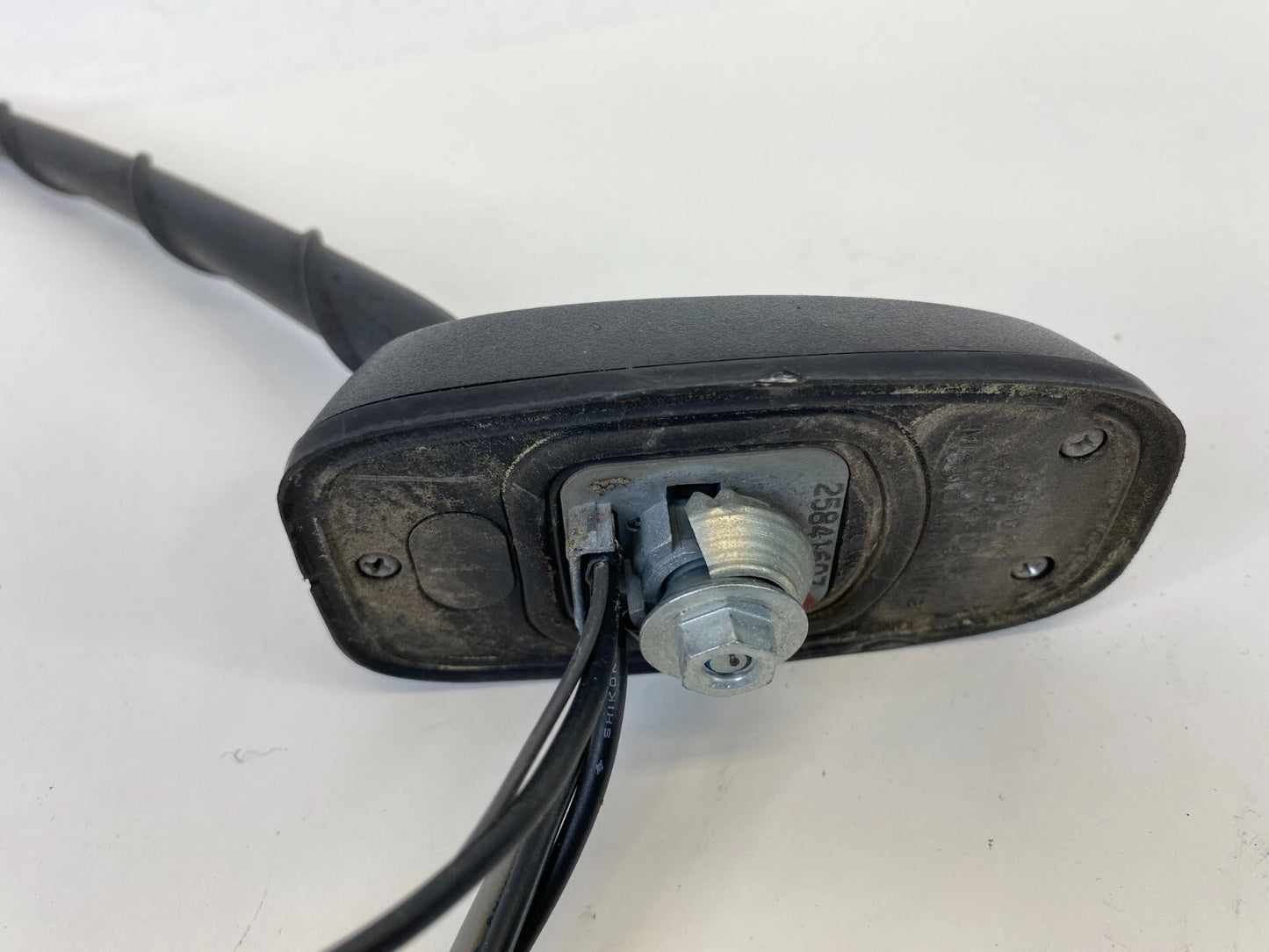 2008-2010 SATURN VUE ROOF TOP MOUNT RADIO ANTENNA BASE MAST 25841607 OEM