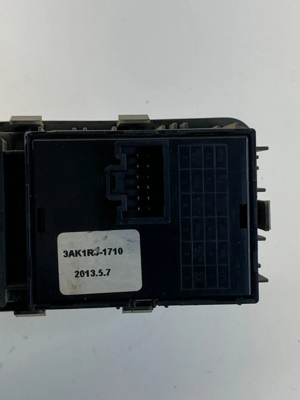 2012-2017 HYUNDAI ACCENT ECO TRACTION CONTROL LIGHT DIMMER SWITCH OEM 3AK1RJ1710
