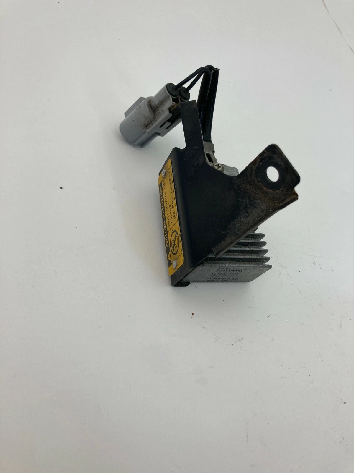 98 99 00 01 02 03 04 05 Lexus GS300 Headlight Headlamp Resistor 056777-0682 OEM