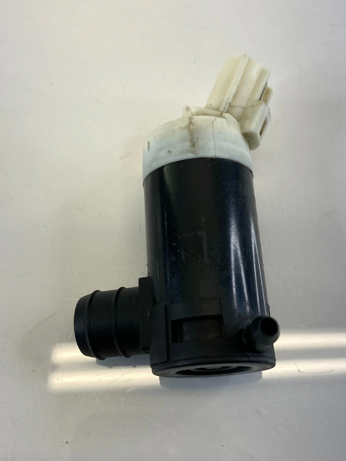2001-2007 FORD ESCAPE WINDSHIELD WASHER PUMP MOTOR F706-17664-AB OEM
