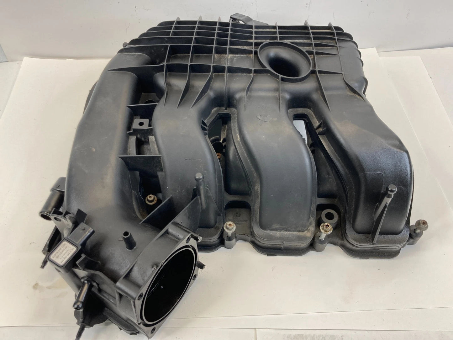 11-20 CHRYSLER TOWN & COUNTRY JEEP DODGE 3.6L UPPER INTAKE MANIFOLD PLENUM OEM