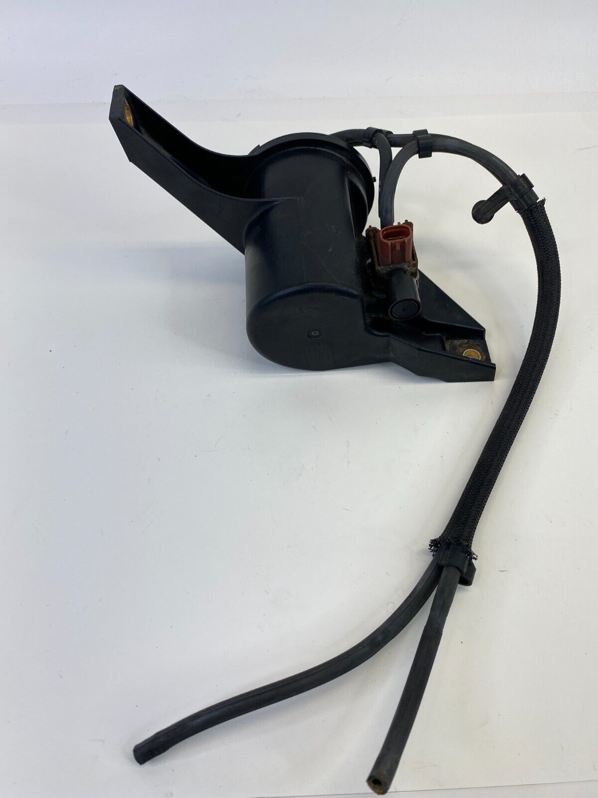 2002-2006 Suzuki XL-7 Vacuum Purge Solenoid Fuel Valve Vapor Canister OEM