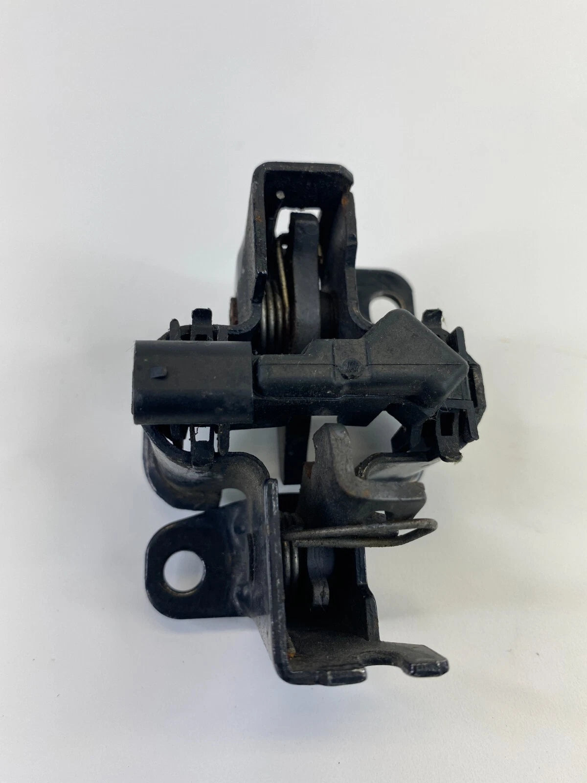 2003-2006 MERCEDES-BENZ E500 FRONT HOOD SIDE LOCK LATCH STRIKER A203-880-00-60