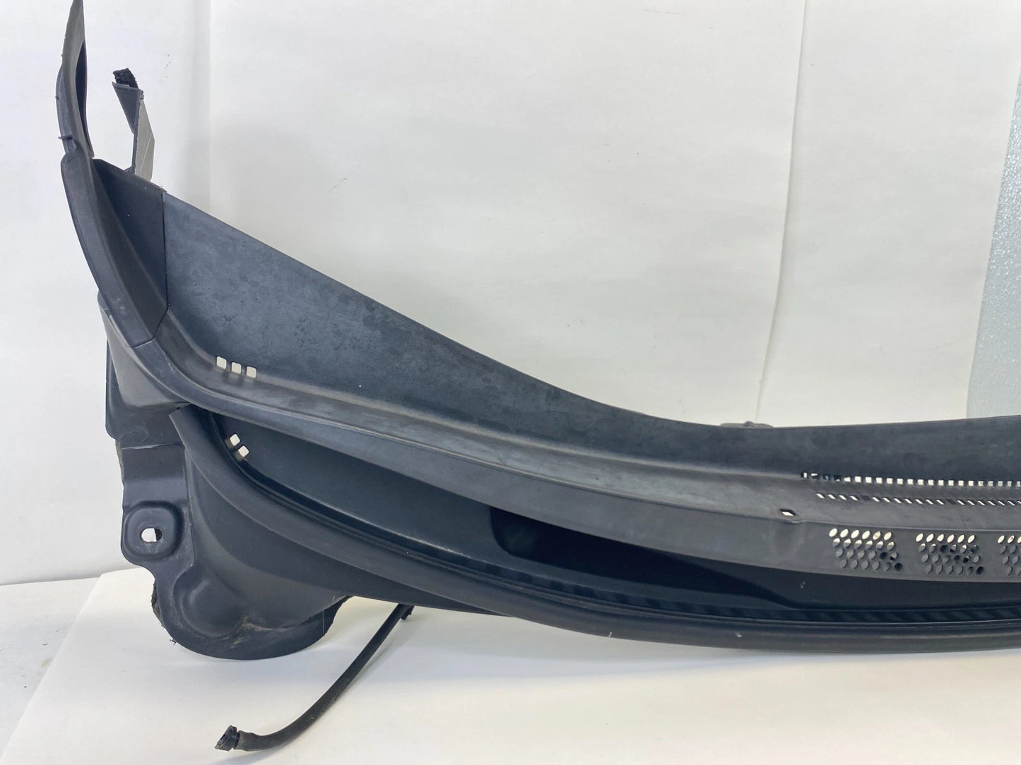 2011-2016 HYUNDAI ELANTRA WIPER WINDSHIELD COWL COVER PANEL 86150-3Y000 OEM