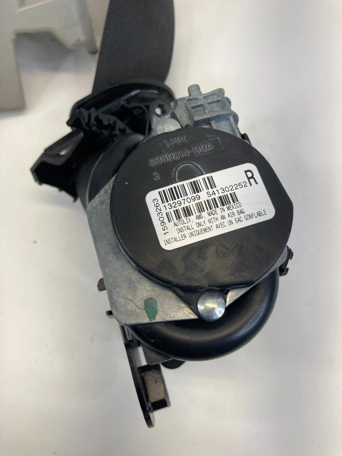 11-16 CHEVROLET CRUZE FRONT RIGHT PASSENGER SEAT BELT RETRACTOR & COVER