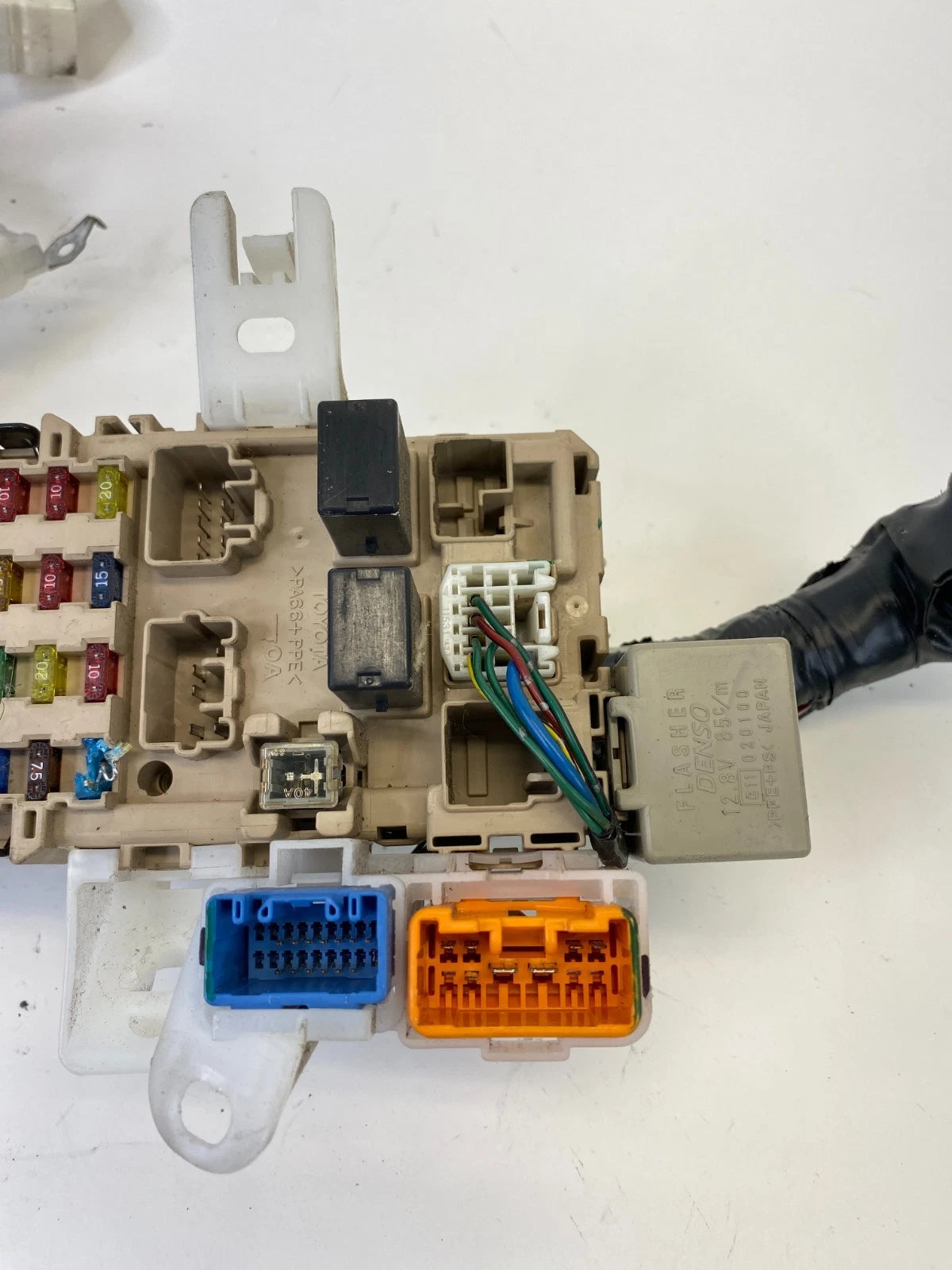 98-05 LEXUS GS300 DASH LEFT SIDE FUSE RELAY POWER BOX MODULE 89226-30040 OEM