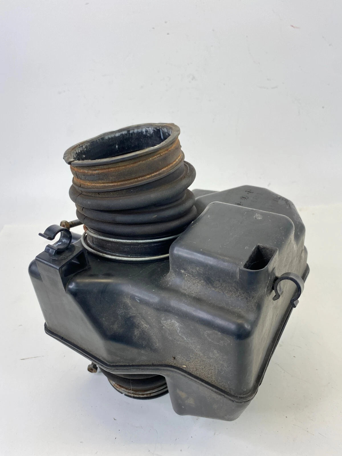 02 03 LEXUS ES300 04-06 ES330 AIR INTAKE RESONATOR BOX DUCT TUBE 17893-20070 OEM