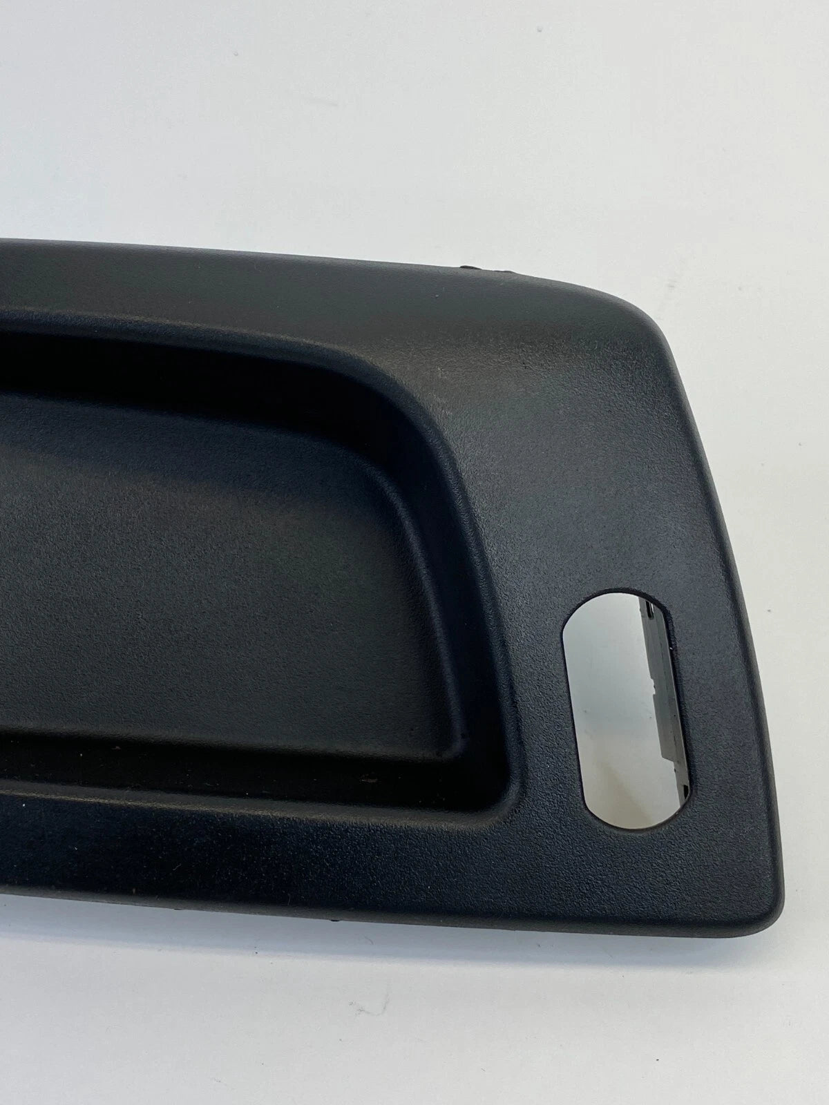 04-06 CADILLAC SRX 03-07 CTS FRONT RIGHT INNER DOOR HANDLE BEZEL TRIM 25752962