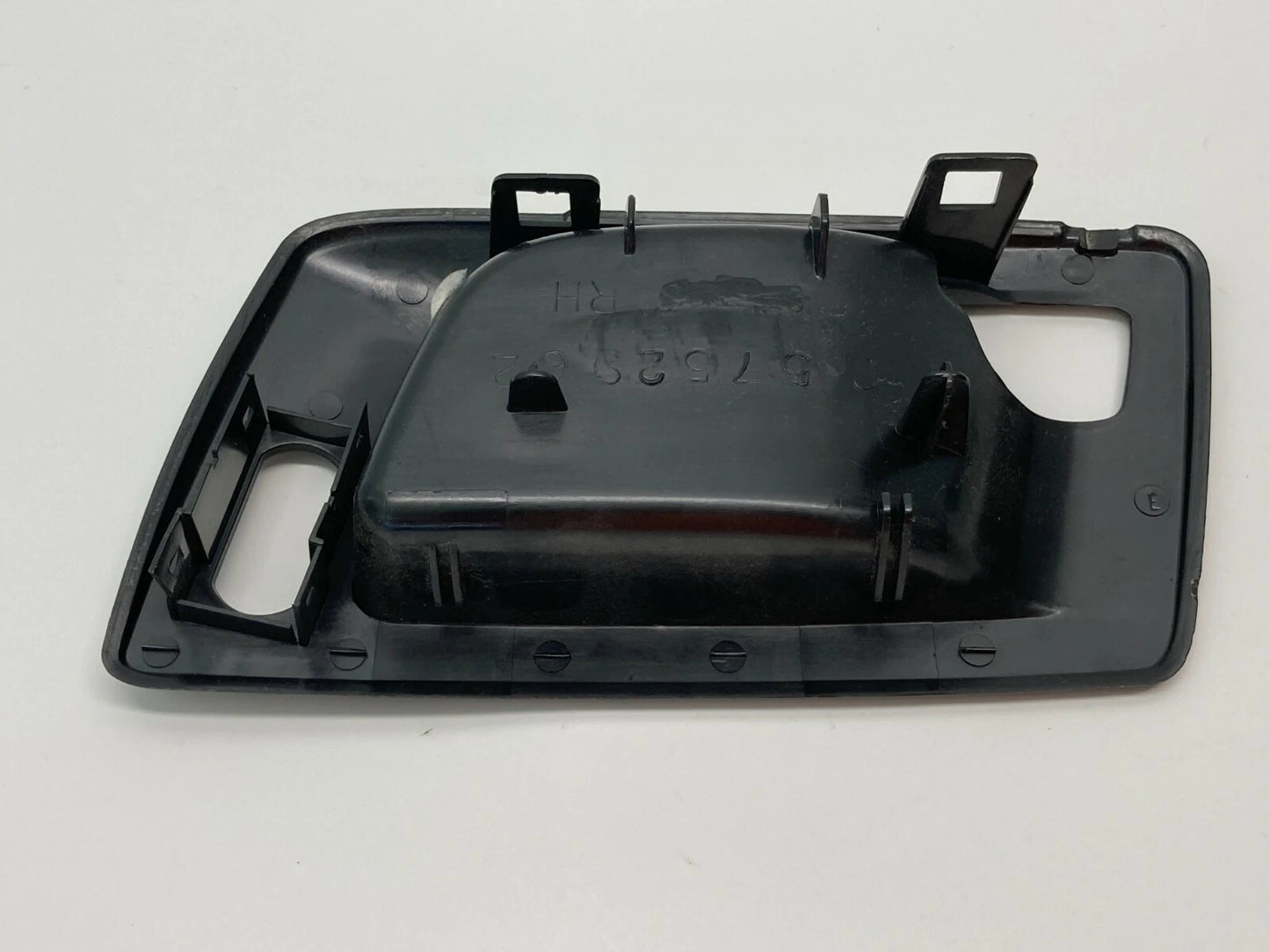 03-07 CADILLAC CTS FRONT PASSENGER SIDE INTERIOR DOOR HANDLE BEZEL 25752962 OEM